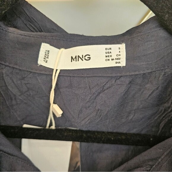 MNG by Mango Midnight Blue Crinkle Texture Collared Button Up Blouse Size 4 - Picture 8 of 13